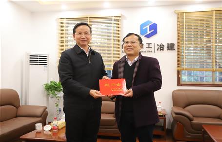 柳州市副市長朱富庭慰問公司拔尖人才廖立波、潘偉華